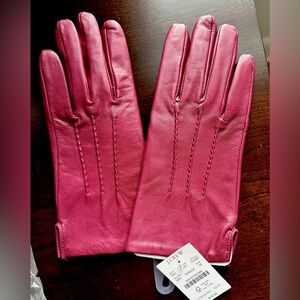 NWT J.Crew genuine leather tech driving gloves. Light burgundy. Size medium.